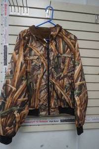 lot 408 image: Mens Hunting Cloths