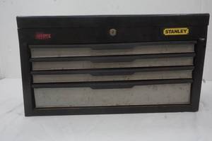 lot 413 image: Stanley tool box