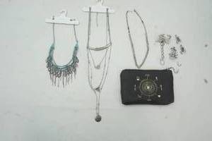 lot 451 image: jewelry