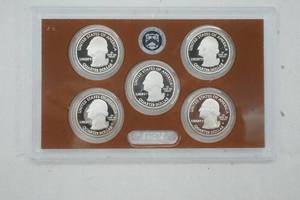 lot 454 image: mint sets