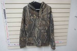 lot 485 image: Winchester camo jacket