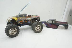 lot 514 image: RC truck