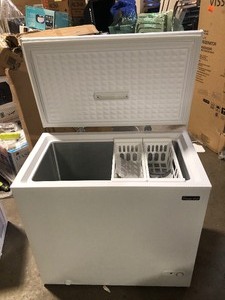 lot 3 image: Magic Chef 7.0 cu. ft. Chest Freezer in White   Damaged   Customer Returns See Pictures