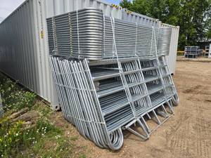 lot 11 image: Coral Gates 10 Powder Coated Silver