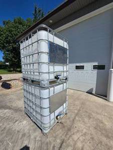 lot 22 image: Schutz Soap Totes   250 gallon