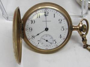 lot 3 image: Gentlemans Jewelry box with pocket watches & mens  items