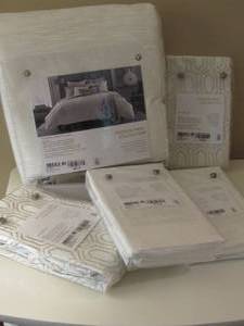 lot 24 image: Hudson Park Bed Set Collection NIB  (Queenfull)