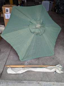 lot 64 image: Beach umbrella