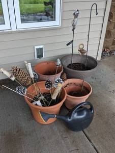 lot 74 image: Outdoor planter group
