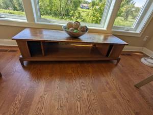 lot 33 image: Vintage Lane console table