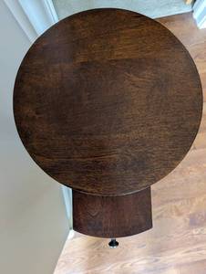 lot 95 image: side hall table