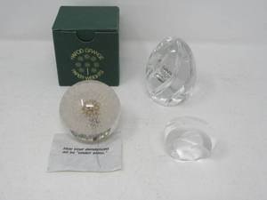 lot 127 image: Art Glass paperweights