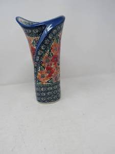 lot 129 image: Hand Painted Polish Pottery Vase