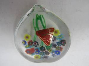 lot 130 image: art glass objects