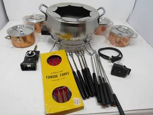 lot 66 image: Fondue Party  4 Williams Sonoma mini cocotte and Cuisinart Electric Fondue with fondue forks