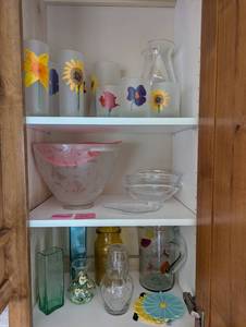 lot 183 image: Handpainted pretty glassware Spring collection glassware  3 shelf Bundle