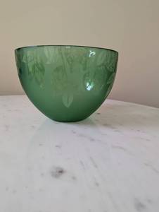 lot 185 image: Large Lenox Art Glass Bowl