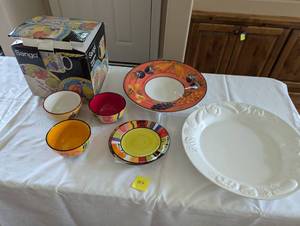 lot 187 image: Sango Set  Italian Pottery  Certified International