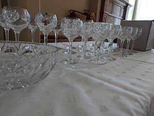 lot 194 image: Gorham Crystal Large Lot stemmed wines and Bowl