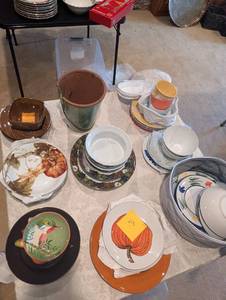 lot 213 image: FallSpring Dishes