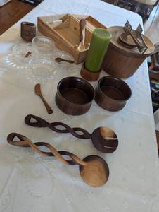 lot 237 image: Wood hand crafted wood goodies (Kitchen serving tools)