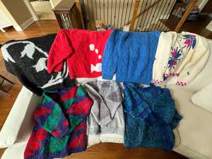 lot 206 image: All wool Artisan hand knit sweaters  for a size s-m  (womens)
