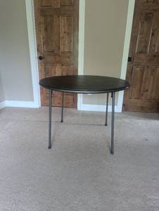 lot 249 image: Vintage 39 diameter Round Card Table and 4 Gatefold chairs,  Powell co 