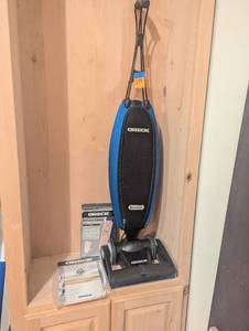 lot 259 image: Oreck Vacuum