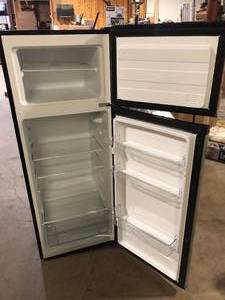 Vissani 7.1 cu. ft. Top Freezer Refrigerator in Stainless Steel Look Customer Returns See Pictures