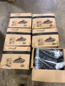 Lot of Elama Black Plastic Hangers 100-Pack   Customer Returns See Pictures