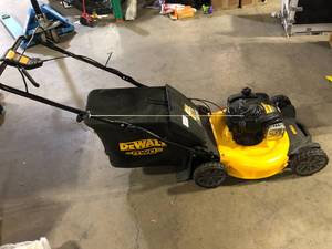 DEWALT 12A-O1T9739 21 in. 150cc Briggs and Stratton 625ex Engine Rear Wheel Drive 2-in-1 Gas Self Propelled Walk Behind Lawn Mower Customer Returns See Pictures