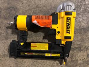 DEWALT 18-Gauge Pneumatic Brad Nailer   Customer Returns See Pictures