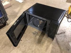 Vissani 1.1 cu. ft. Countertop Microwave Oven in Black  Customer Returns See Pictures