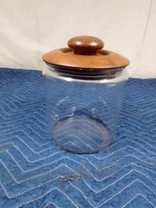 lot 21 image: Cookie jar with genuine teakwood lid