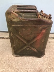 lot 214 image: Vintage WWII QMC USA Military Metal Jerry Can