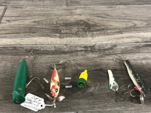 lot 225 image: 5 - Vintage Fishing Lures