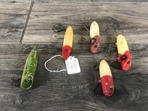 lot 226 image: 6 - Vintage Fishing Lures