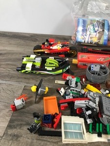 lot 256 image: Lot of Legos