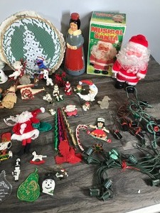 lot 259 image: Lot of Vintage Christmas Decorations & More