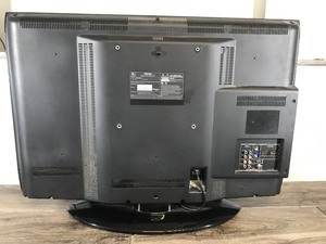 lot 268 image: 32 Toshiba Flat Screen TV - Model 32C100U2