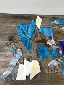 lot 302 image: Lot of Stained Glass Pieces