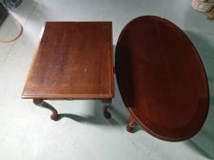 lot 2 image: Solid wood matching coffee table and end table with drawer
