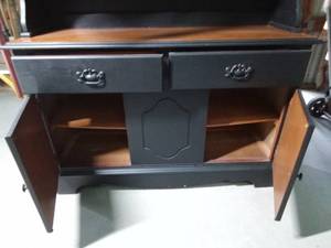 lot 3 image: 2pc China cabinet