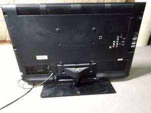 lot 5 image: Sony 32 TV