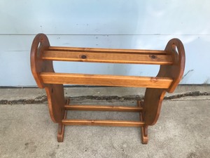 lot 325 image: Solid Wood Quilt Rack