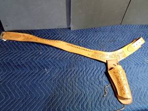 lot 30 image: J. C. Higgins #10743 pistolammo holder leather belt
