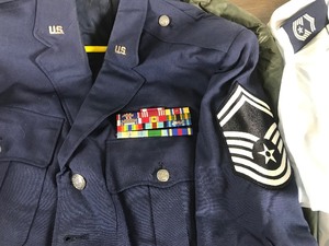 lot 330 image: USAF Military Senior Master Sargent Dress Uniform with Pants, Shirt, Ribbons and Protective Cover