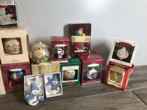 lot 338 image: Lot of Christmas Ornaments