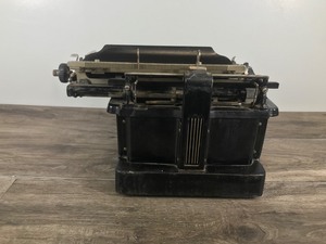 lot 340 image: Vintage LC Smith & Corona Typewriter