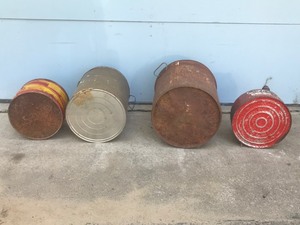 lot 395 image: Lot of Vintage Cans - 2 Gas Cans and 2 Large Buckets